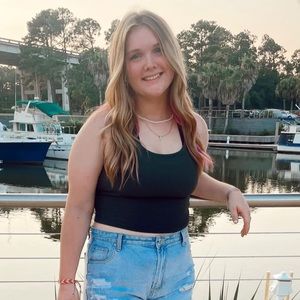 Meet your Posher, Abby